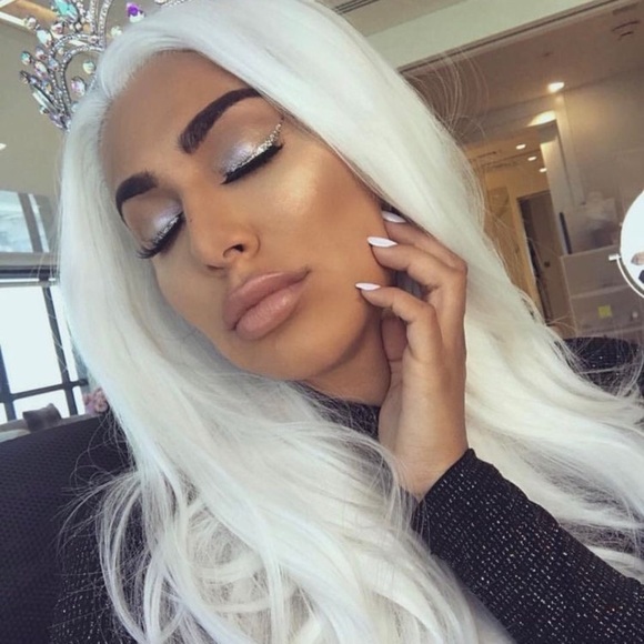 24” WHITE BODY WAVY  LACE FRONT WIG *NEW* - Picture 1 of 3